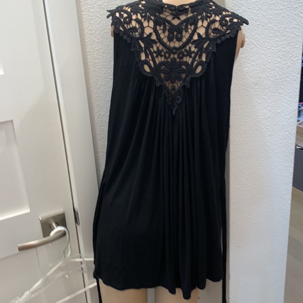 B’leev T-Shirt-Like Black Vest - Picture 5 of 9